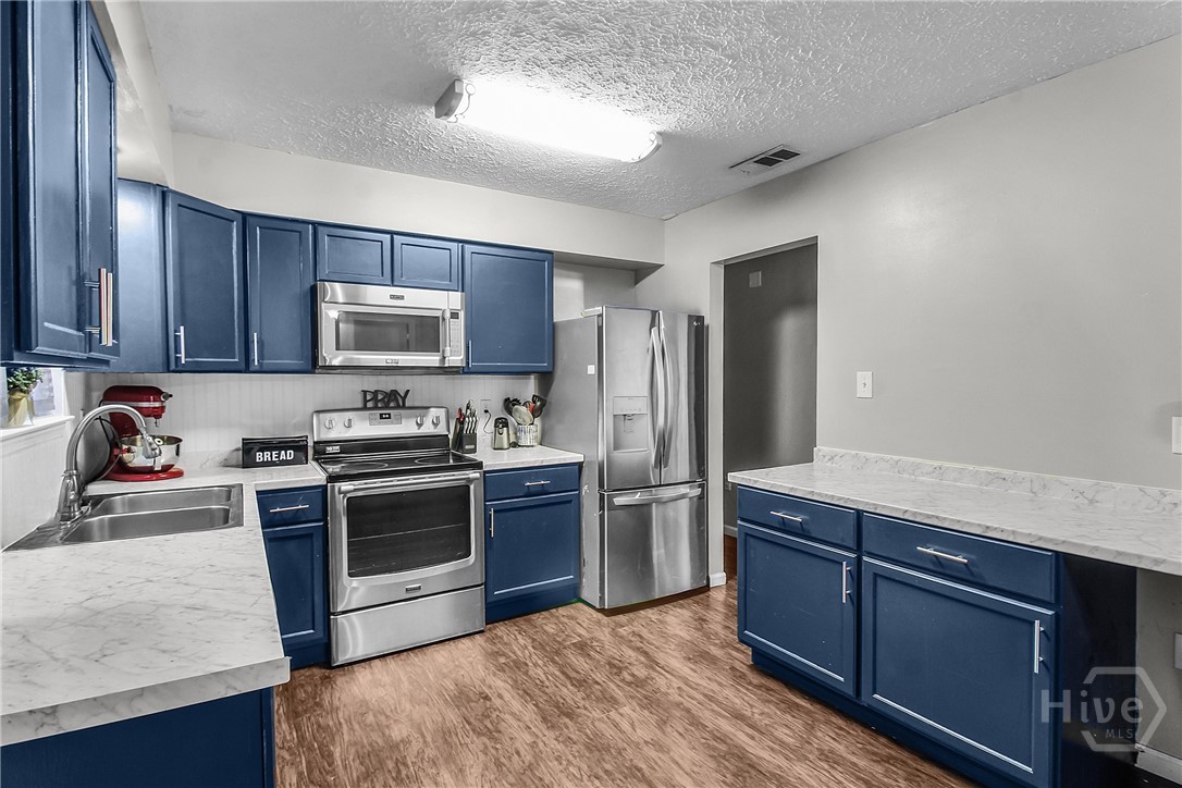 302 Tunnel Road Springfield, GA 31329 - Photo 8 of 41 Kitchen