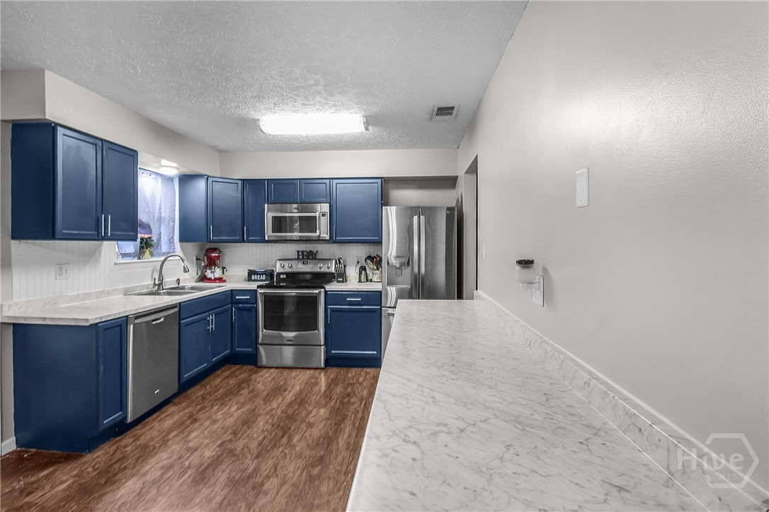 302 Tunnel Road Springfield, GA 31329 - Photo 9 of 41 Kitchen