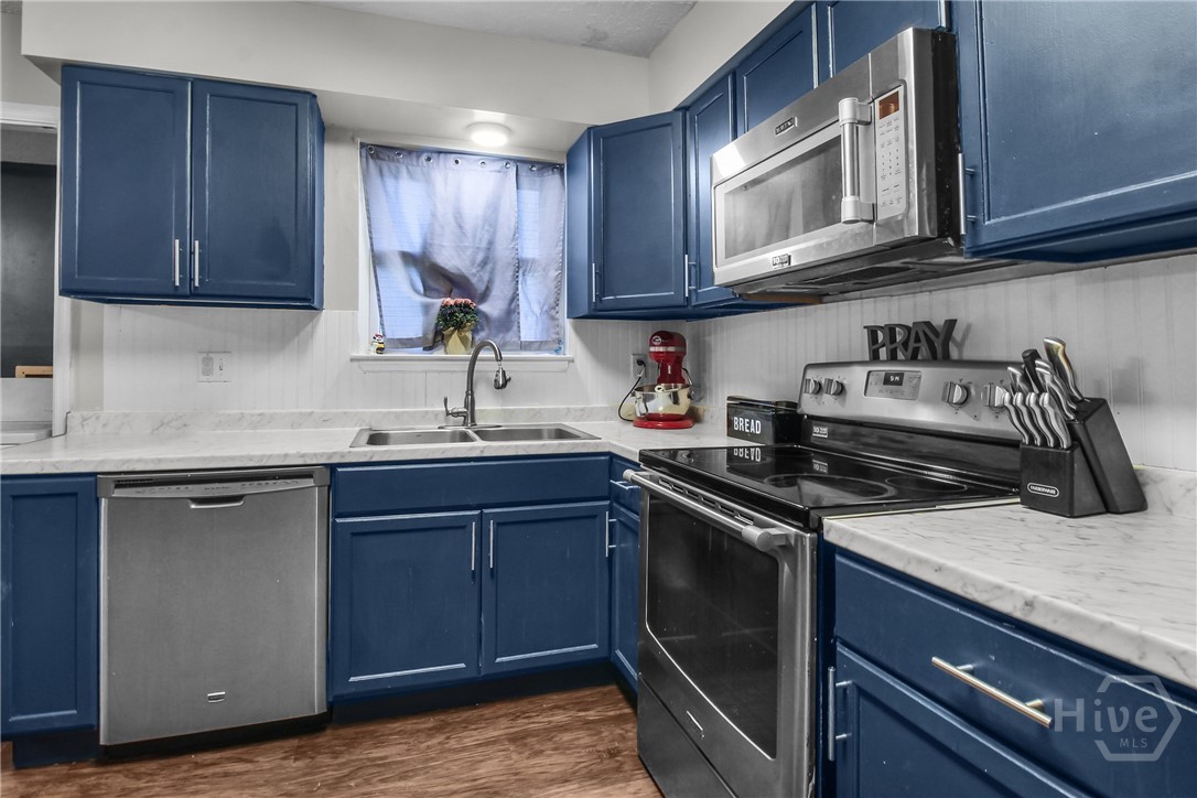 302 Tunnel Road Springfield, GA 31329 - Photo 10 of 41 Kitchen