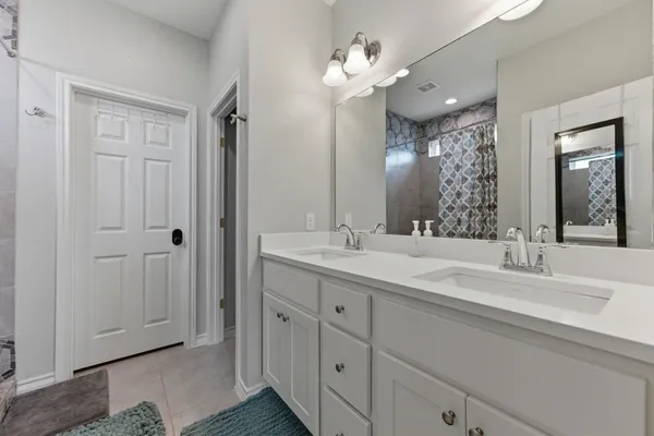 $2,600 | 2009 Los Olivios Way, Austin, TX 78725