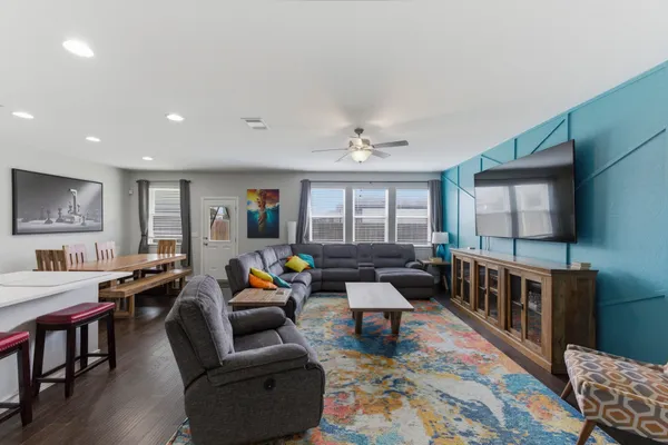 $2,600 | 2009 Los Olivios Way, Austin, TX 78725