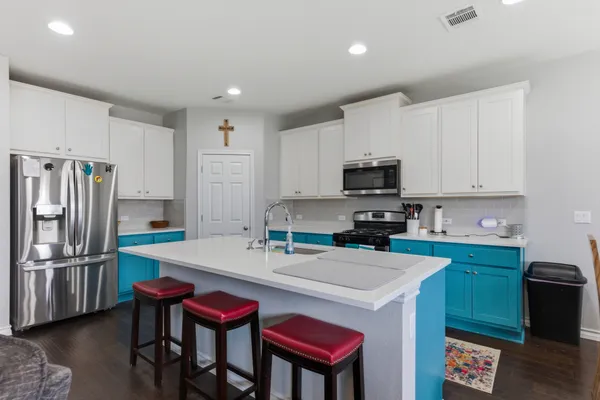 $2,600 | 2009 Los Olivios Way, Austin, TX 78725