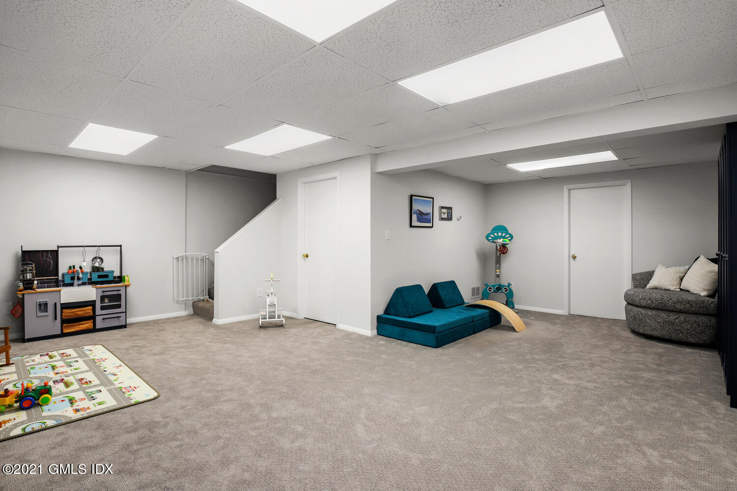 3 Whiffletree Way, Unit 3 Riverside, CT 06878 - Photo 17 of 24 a living room with furniture