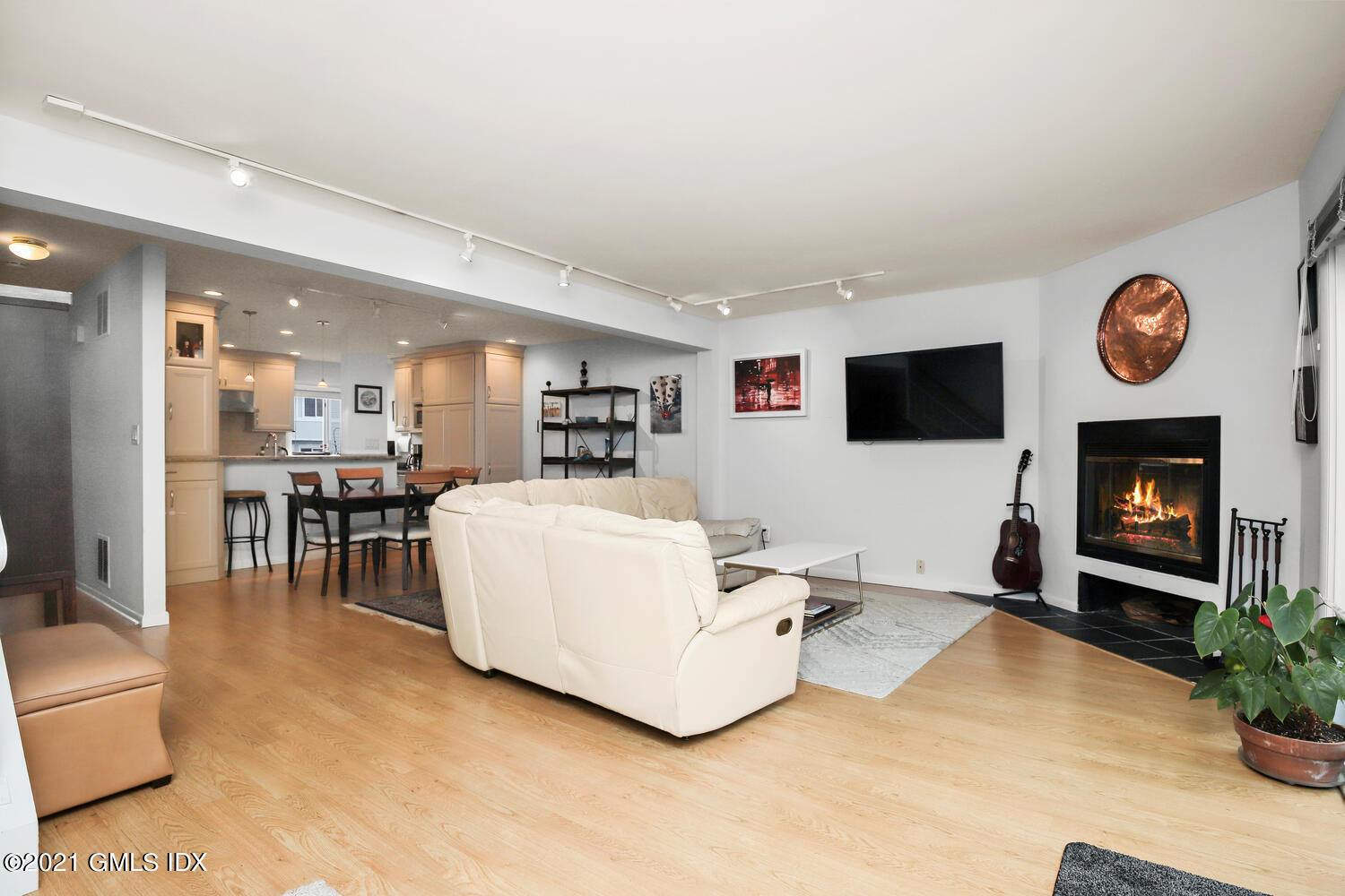 3 Whiffletree Way, Unit 3 Riverside, CT 06878 - Photo 5 of 24 a living room with furniture and a flat screen tv