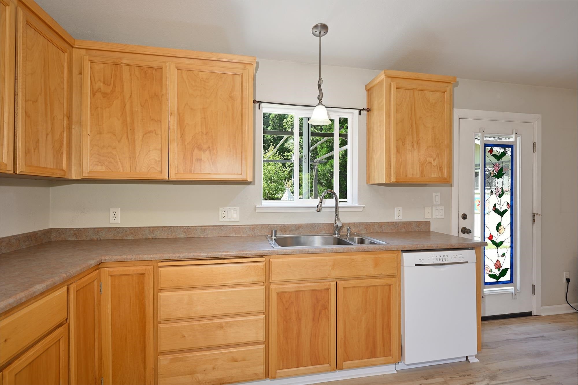1647 Davis Place Road Mount Shasta, CA 96067 - Photo 14 of 41 Gallery Image 14