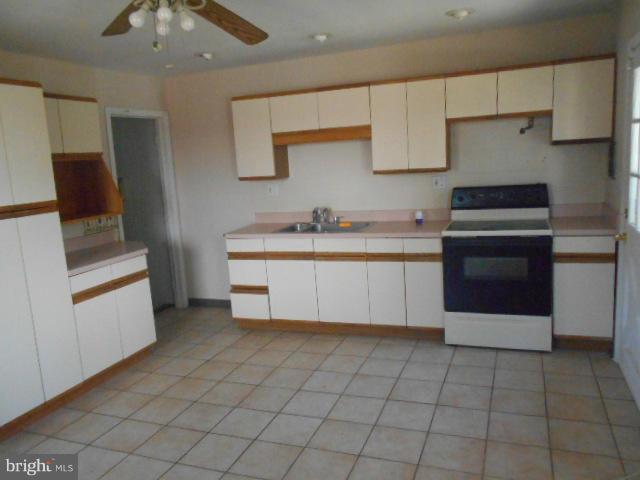 2107 Cockspur Road Baltimore, MD 21220 - Photo 6 of 19 Kitchen