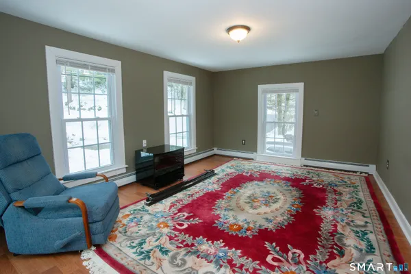 $2,395 | 27 High Street, New Hartford, CT 06057