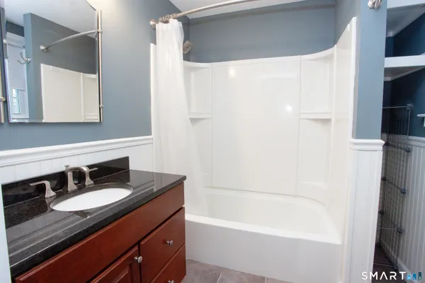 $2,395 | 27 High Street, New Hartford, CT 06057