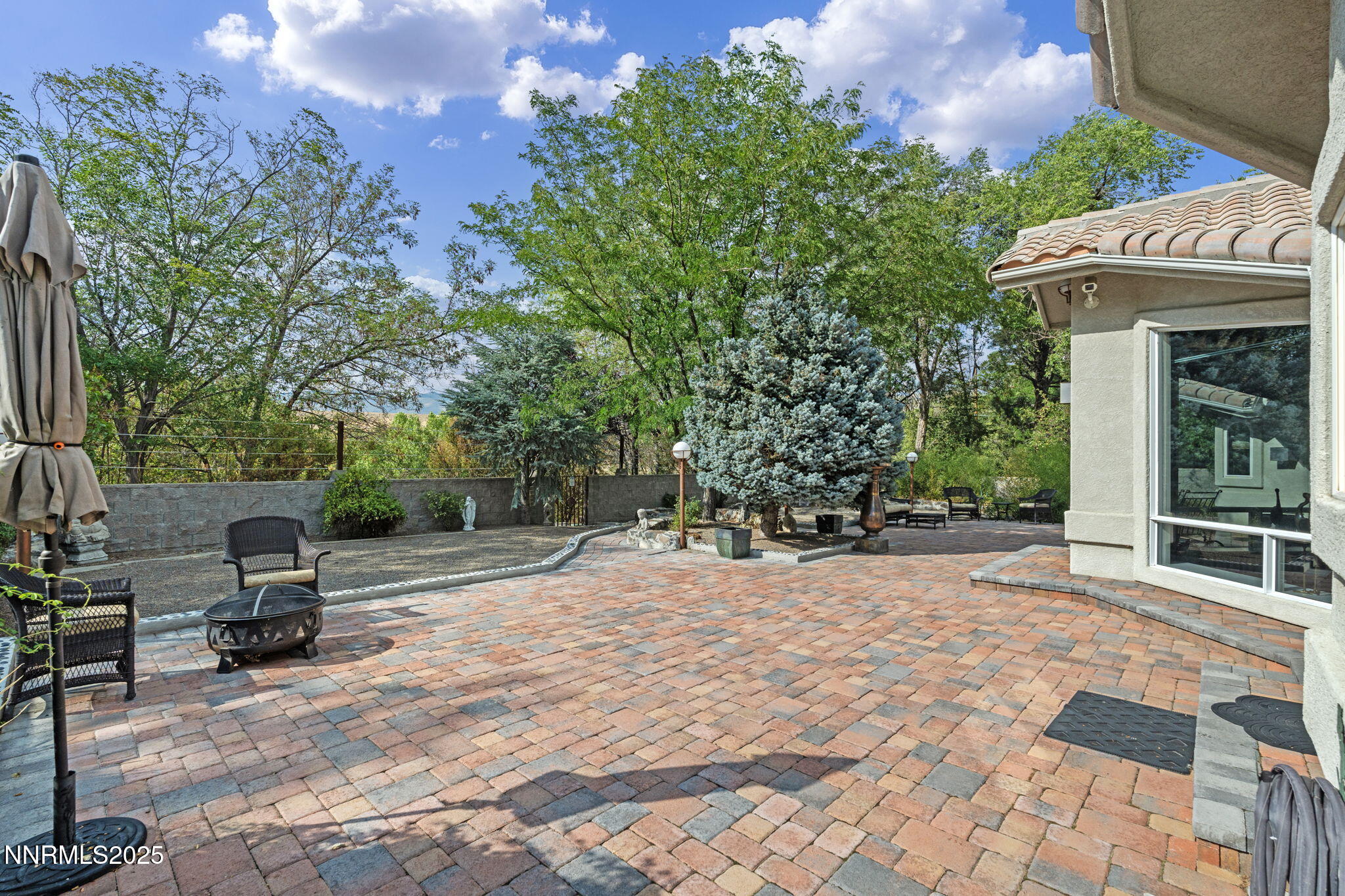 5195 Canyon Drive Reno, NV 89519 - Photo 66 of 69 a backyard of a house with table and chairs