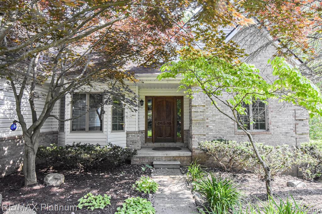 7976 Lee Road Brighton, MI 48116 - Photo 4 of 54