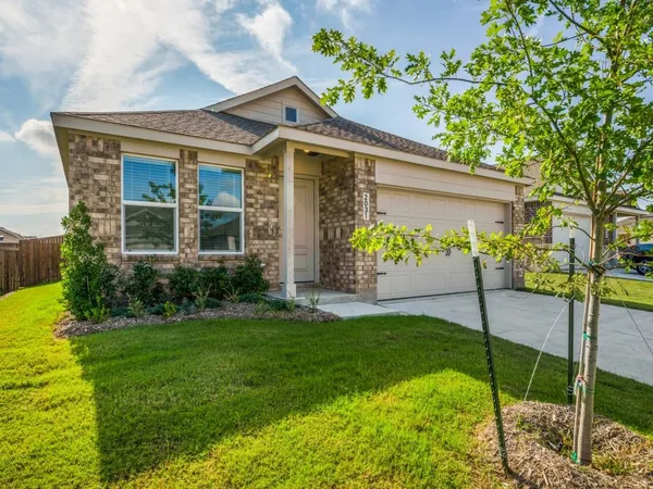 $2,050 | 2031 Stable Lane, Aubrey, TX 76227