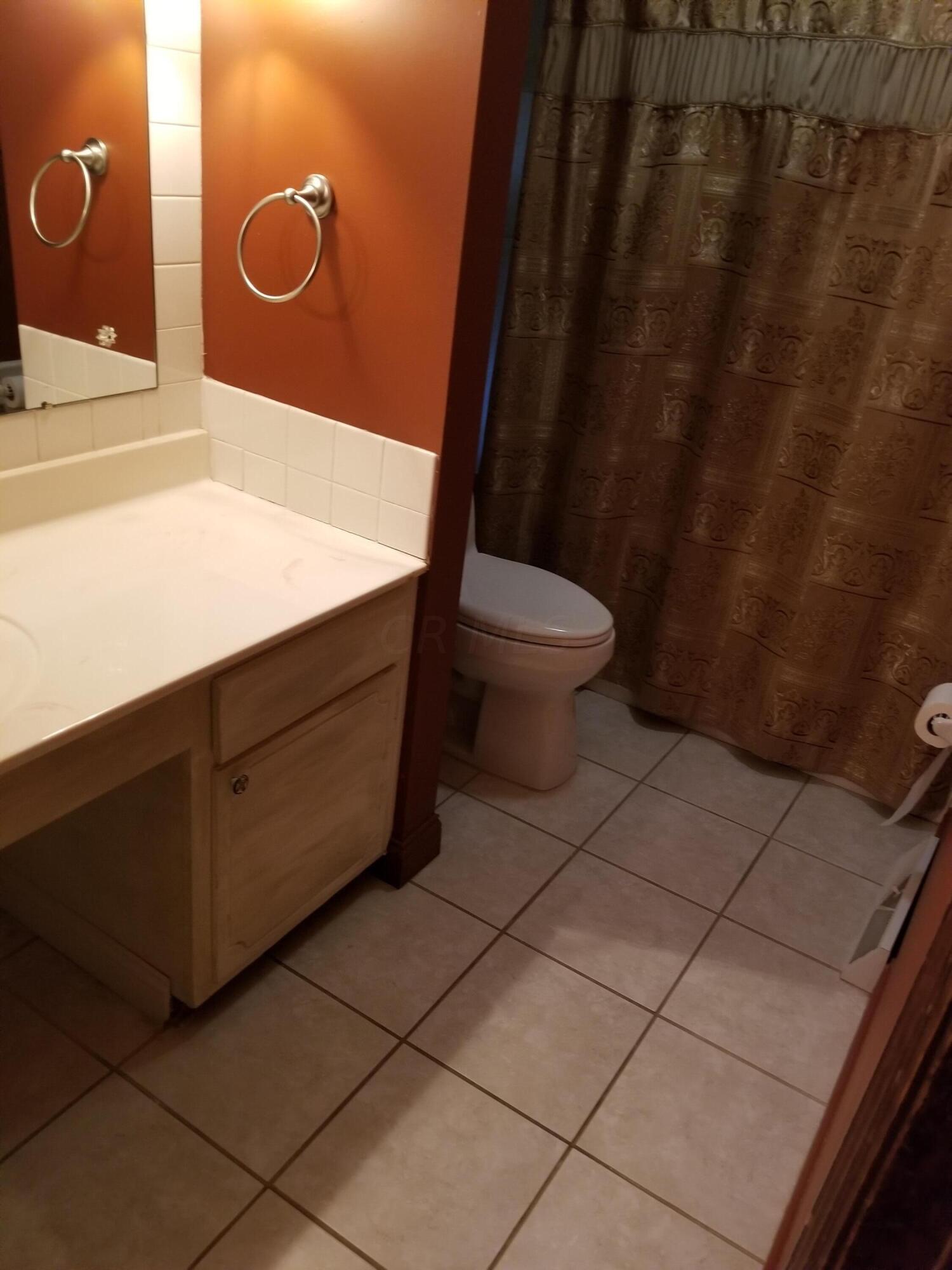 1835 Fairhaven Road Columbus, OH 43229 - Photo 19 of 39 Full Bath upstairs