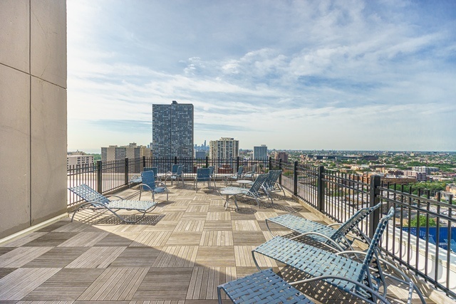 720 West Gordon Terrace, Unit 5B Chicago, IL 60613 - Photo 13 of 20 a view of a terrace