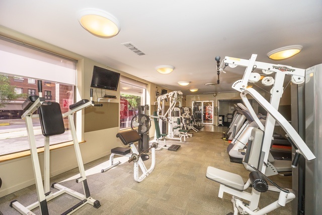 720 West Gordon Terrace, Unit 5B Chicago, IL 60613 - Photo 17 of 20 a view of a room with gym equipment