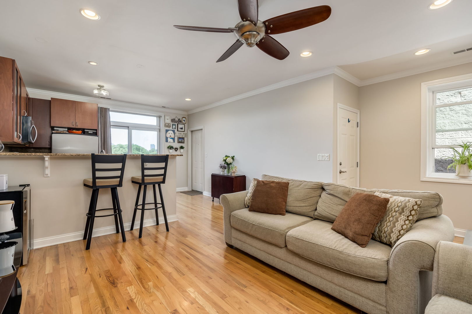 1302 West Fillmore Street, Unit 4 Chicago, IL 60607 - Photo 9 of 31 Gallery Image 9