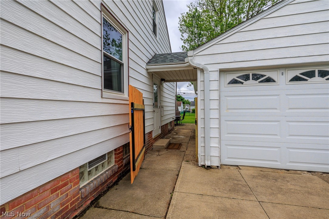 1596 Winchester Road Cleveland, OH 44124 - Photo 5 of 35 Gallery Image 5