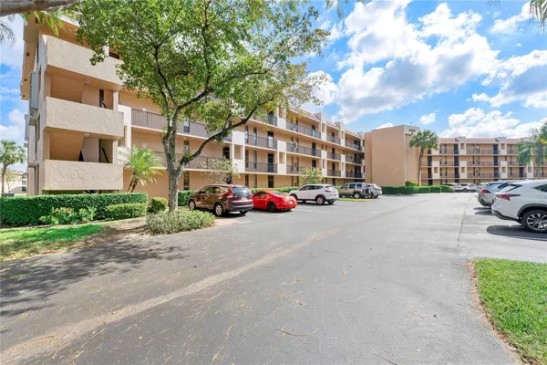 $2,000 | 6519 Coral Lake Drive, Unit 207, Pompano Beach, FL 33063