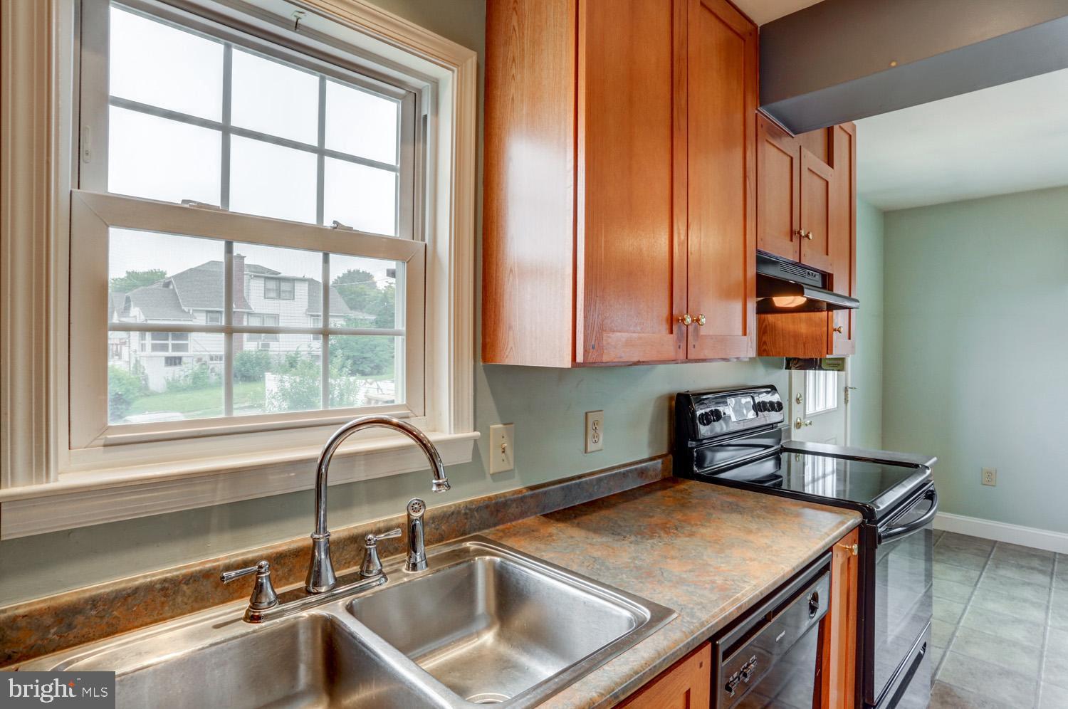 411 Haig Boulevard Reading, PA 19607 - Photo 11 of 36 Kitchen with Window to the Back Yard