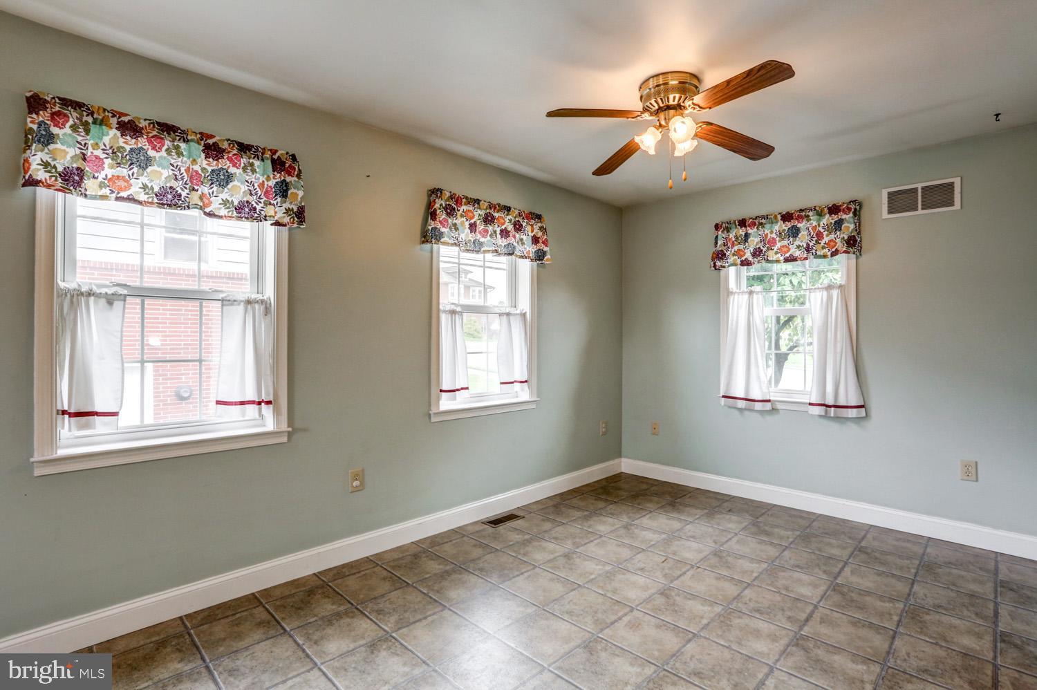 411 Haig Boulevard Reading, PA 19607 - Photo 12 of 36 Dining Area