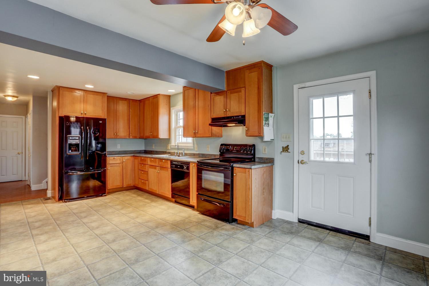 411 Haig Boulevard Reading, PA 19607 - Photo 9 of 36 Large Eat-in Kitchen
