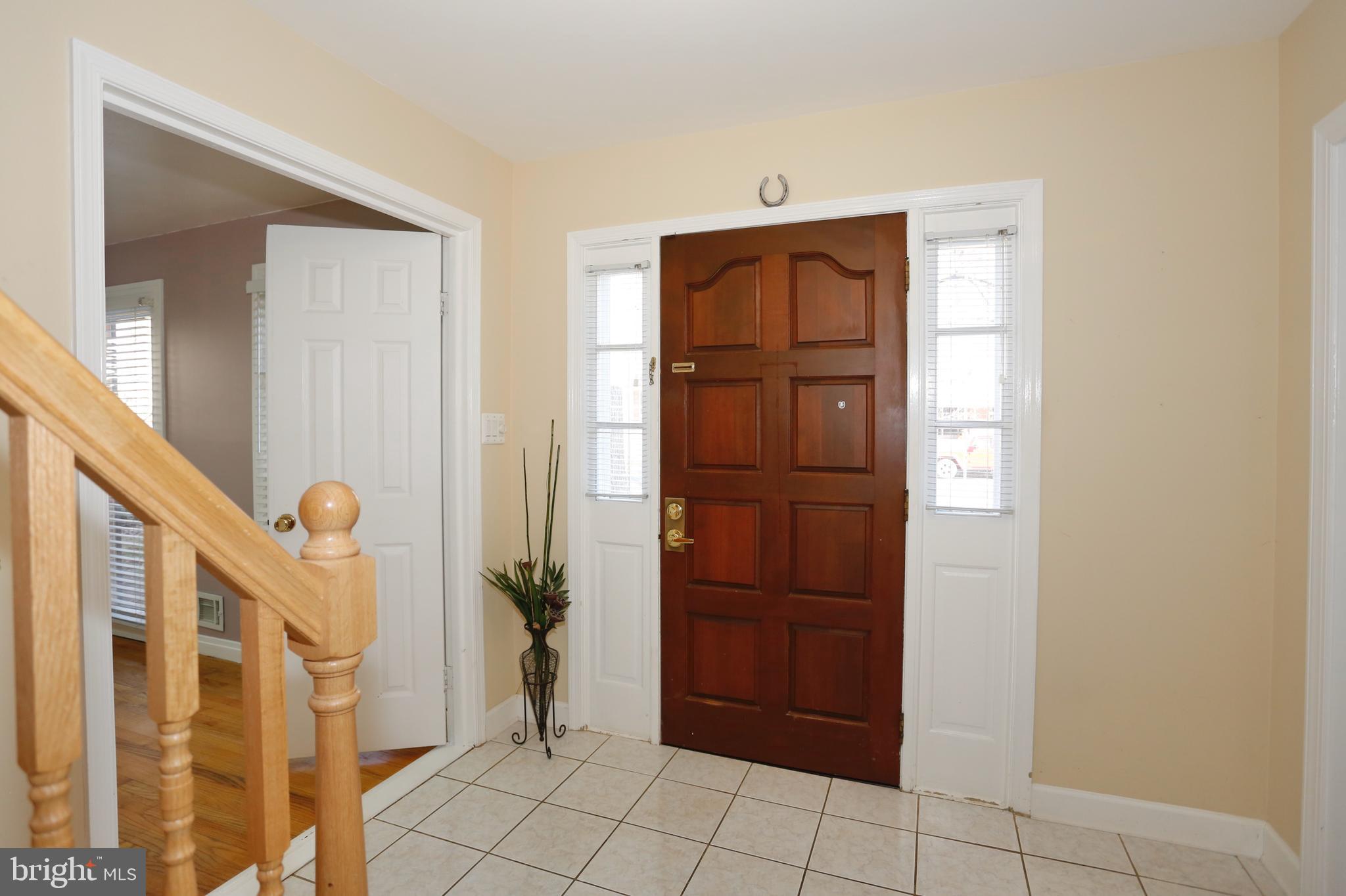 314 Summit Hall Road Gaithersburg, MD 20877 - Photo 2 of 31 Main entrance foyer