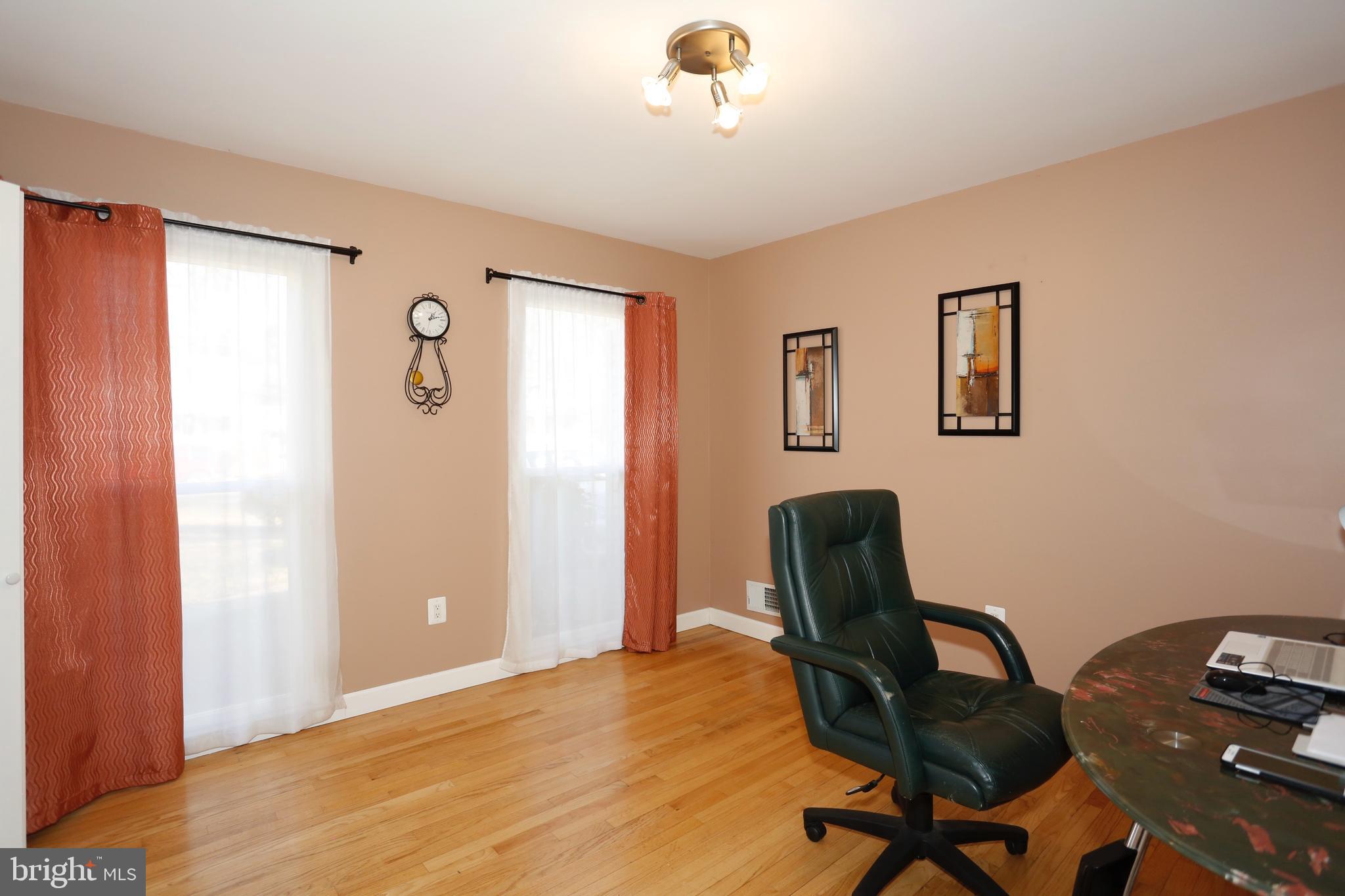 314 Summit Hall Road Gaithersburg, MD 20877 - Photo 12 of 31 Main level office