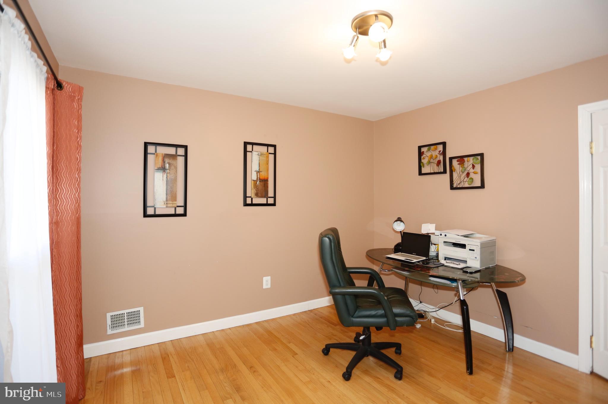 314 Summit Hall Road Gaithersburg, MD 20877 - Photo 13 of 31 Main level office