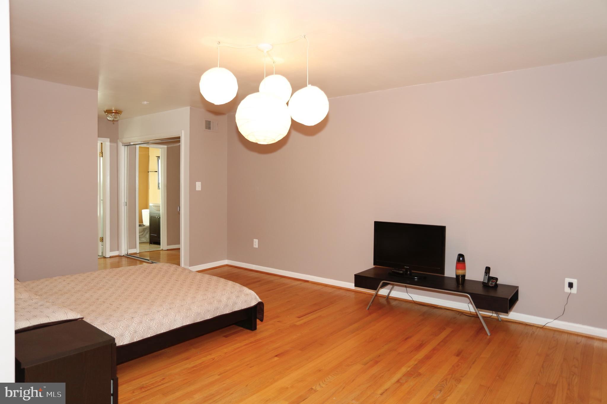 314 Summit Hall Road Gaithersburg, MD 20877 - Photo 15 of 31 Master bedroom