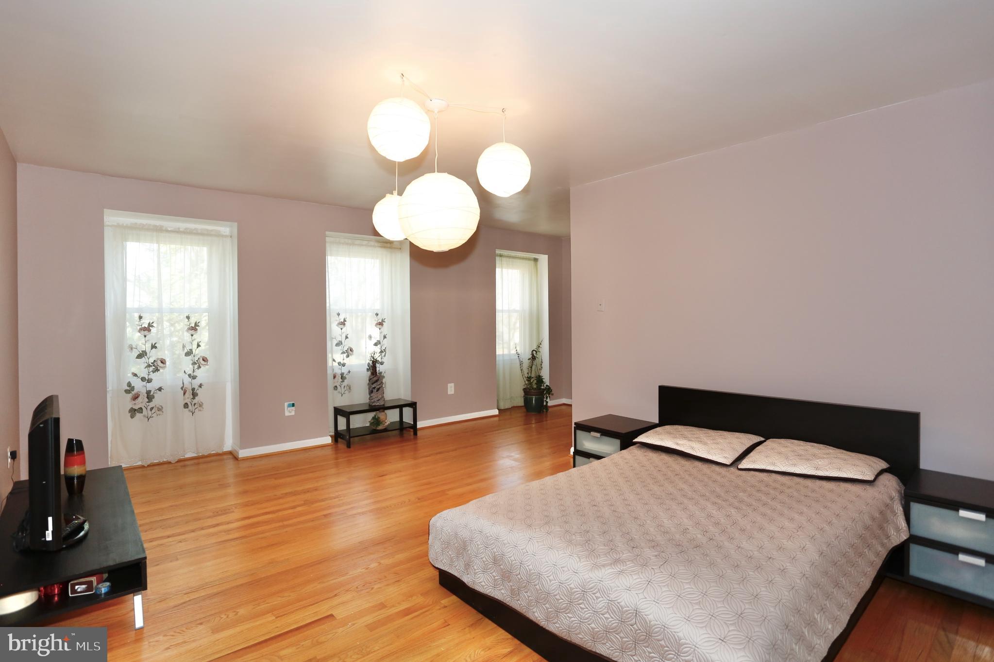 314 Summit Hall Road Gaithersburg, MD 20877 - Photo 16 of 31 Master bedroom