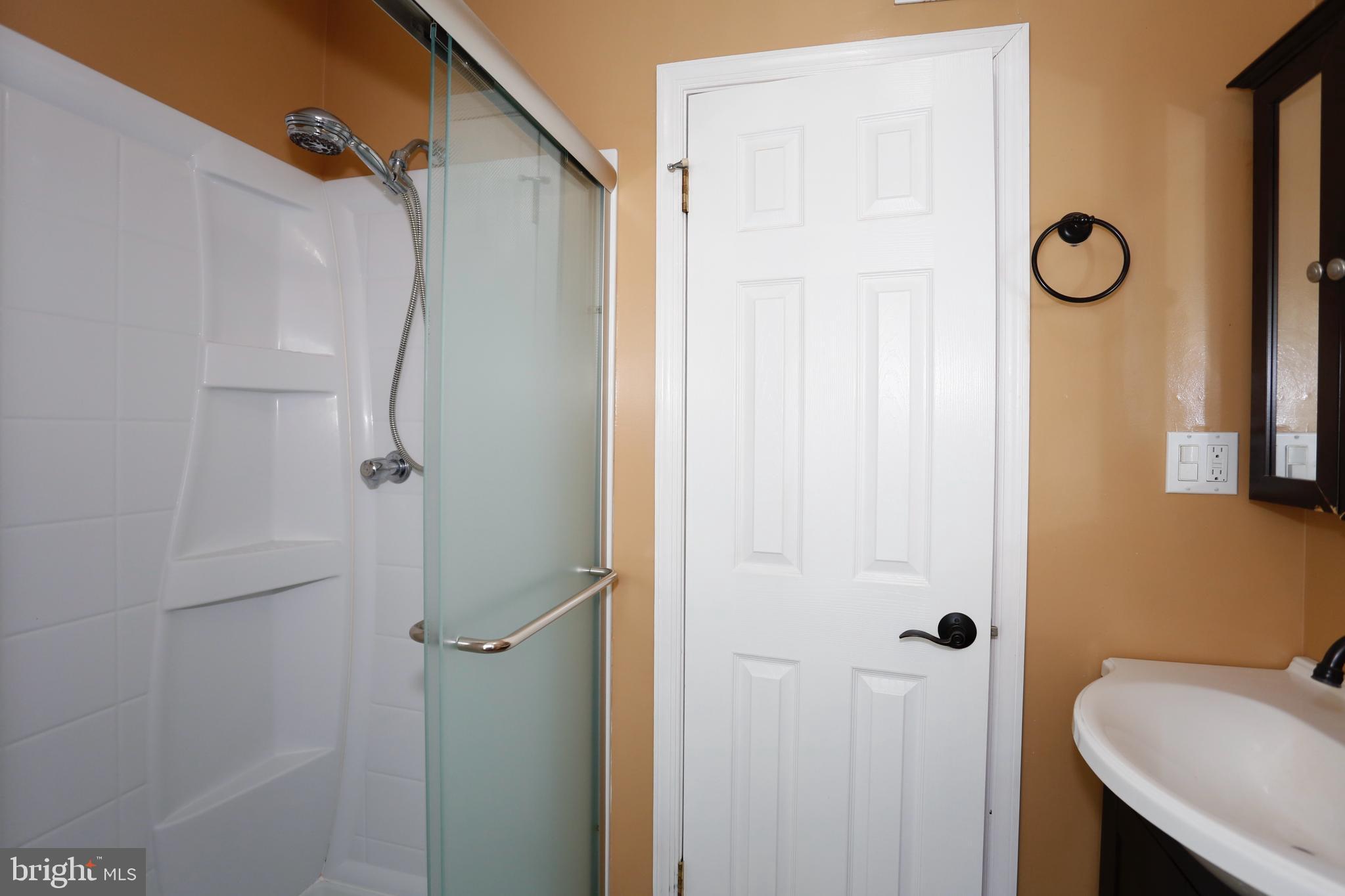 314 Summit Hall Road Gaithersburg, MD 20877 - Photo 19 of 31 Shower in master bath
