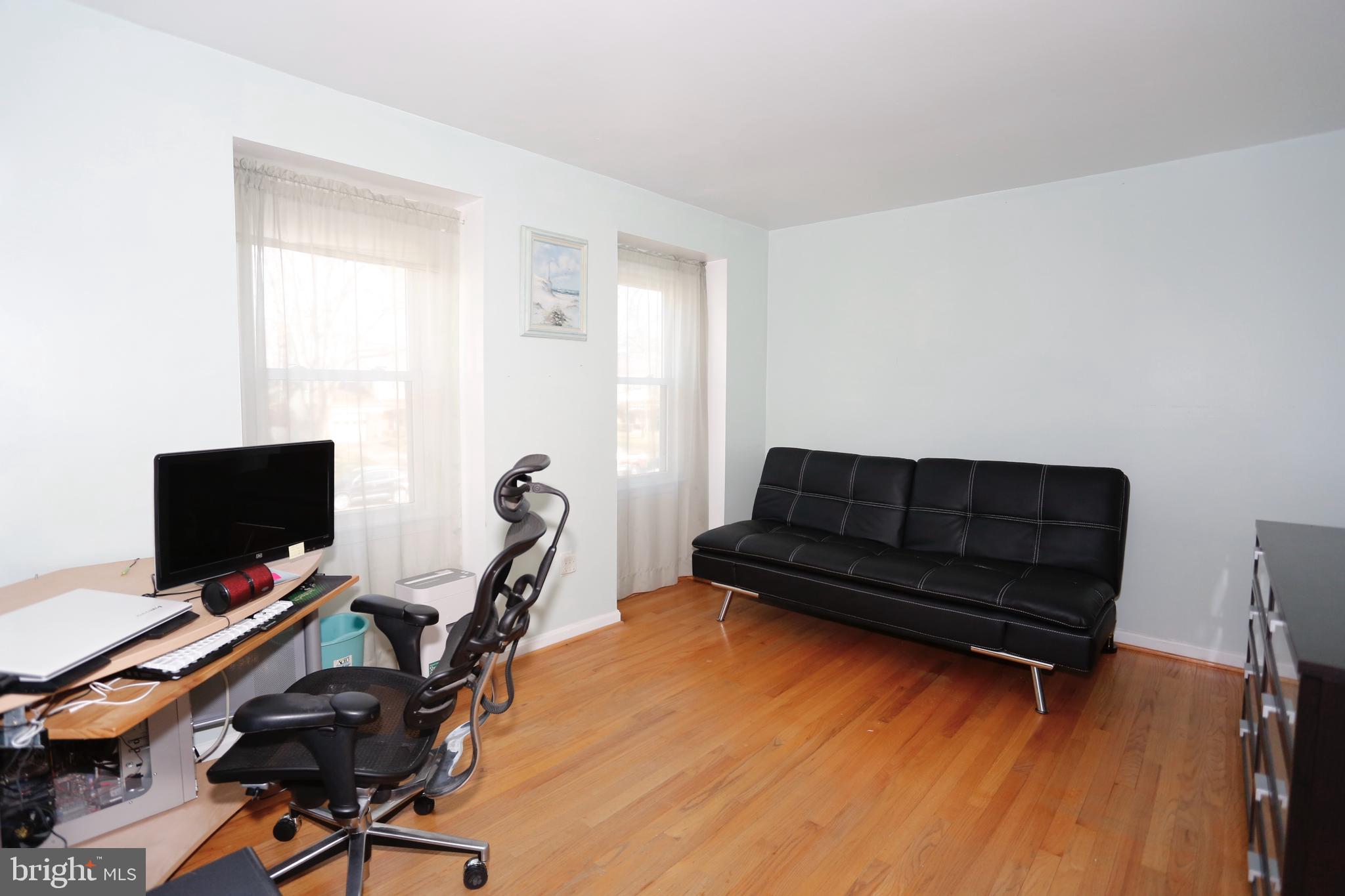 314 Summit Hall Road Gaithersburg, MD 20877 - Photo 20 of 31 Upper-level bedroom (currently used as office)