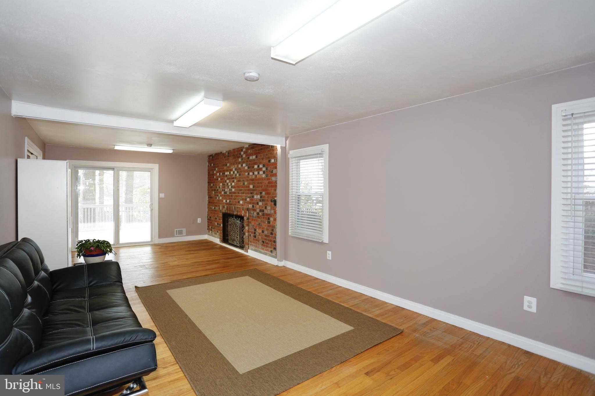 314 Summit Hall Road Gaithersburg, MD 20877 - Photo 4 of 31 Huge living room