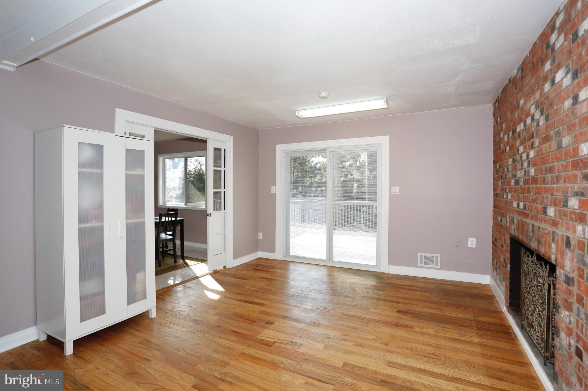 314 Summit Hall Road Gaithersburg, MD 20877 - Photo 7 of 31 Living room with doors to dining room and deck