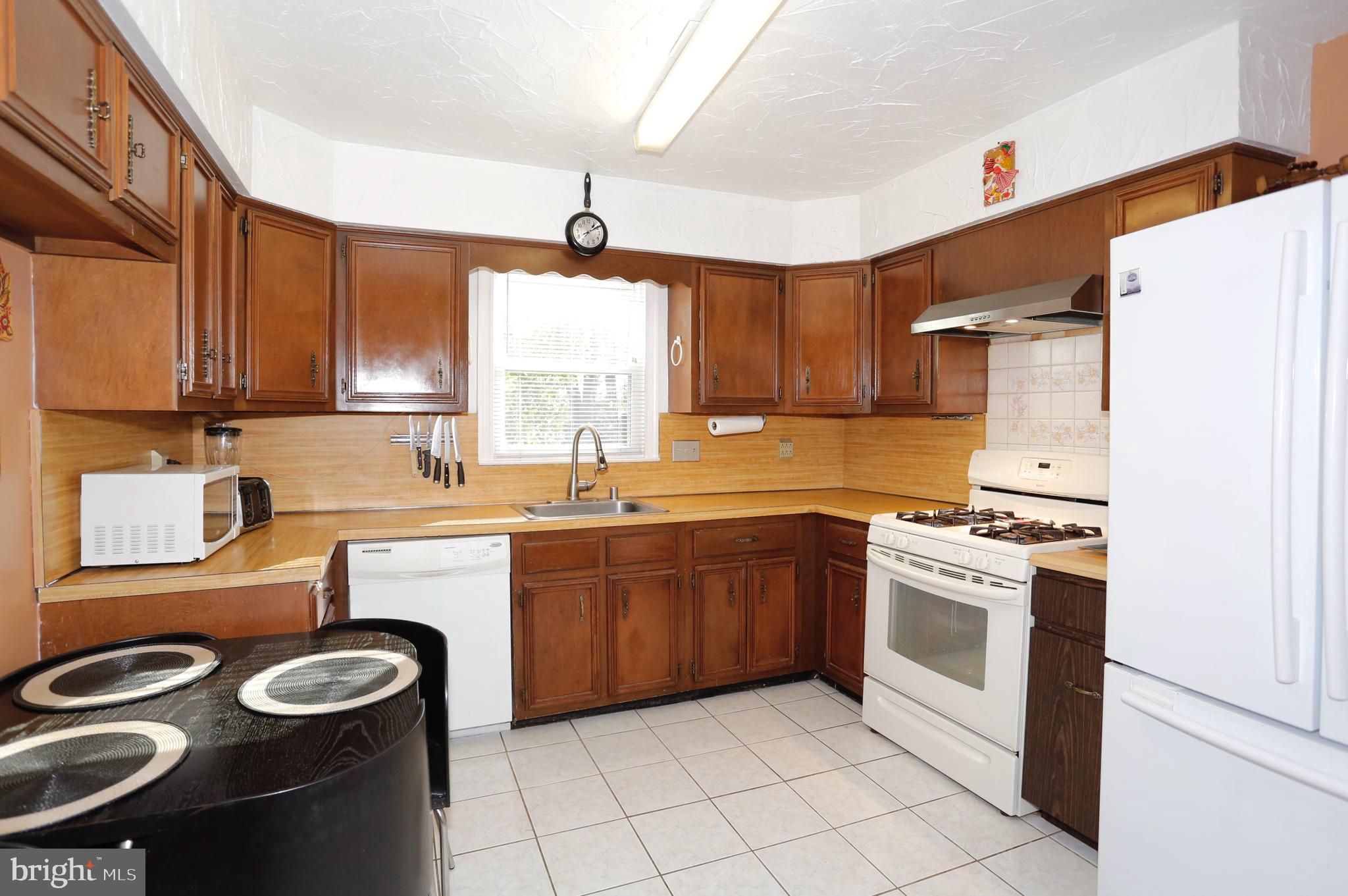 314 Summit Hall Road Gaithersburg, MD 20877 - Photo 10 of 31 Kitchen