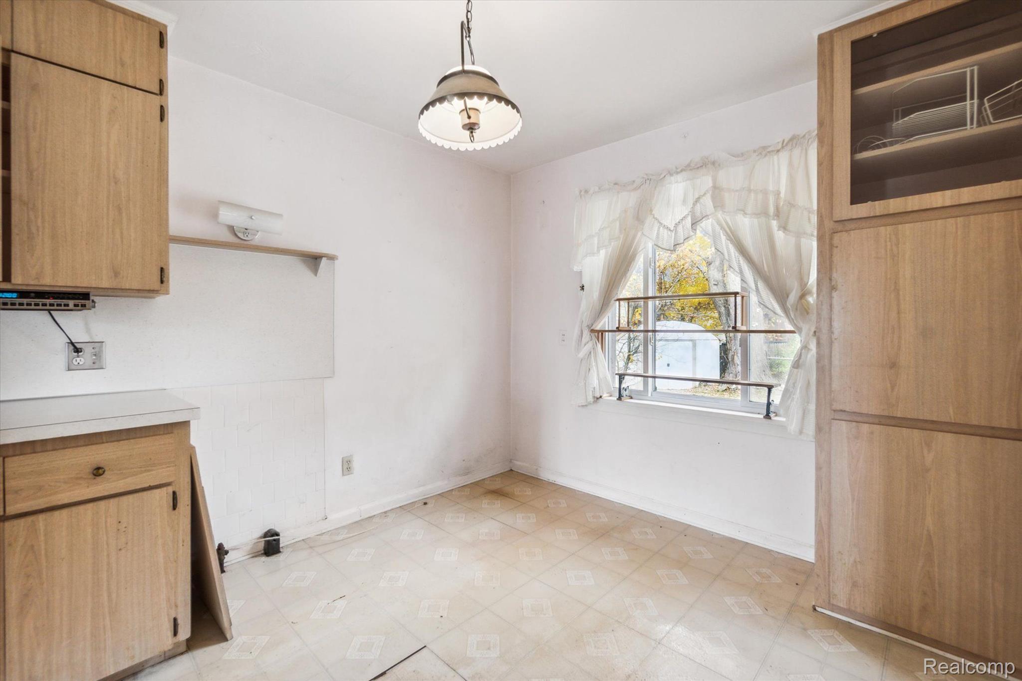3228 West Pierson Road Flint, MI 48504 - Photo 13 of 31 Gallery Image 13