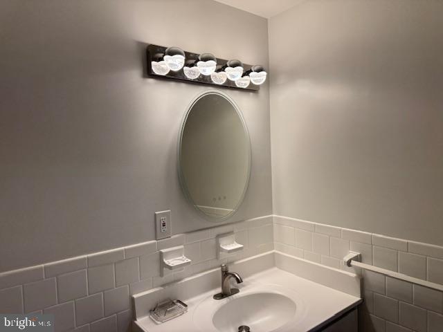 9507 Fort Foote Road Fort Washington, MD 20744 - Photo 20 of 50 Hallbath with more accessories to come