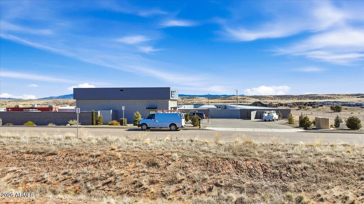 6734 Generation Lane, Unit 8 Prescott, AZ 86301 - Photo 4 of 18 a view of a big room with wooden fence
