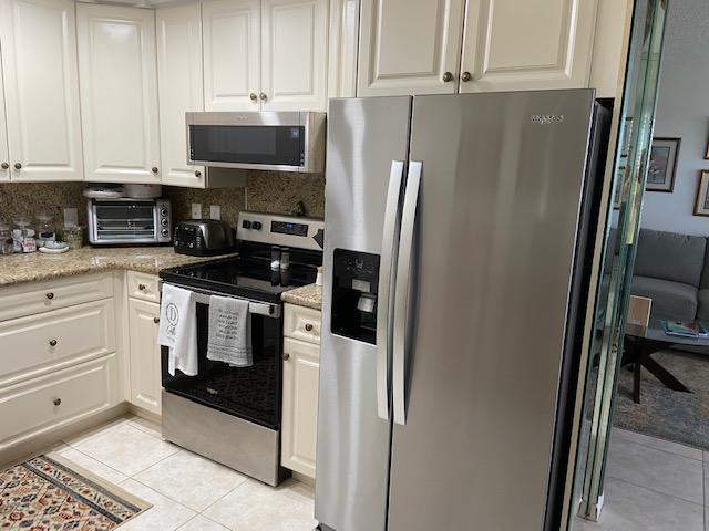 3051 Newcastle A Boca Raton, FL 33434 - Photo 3 of 14 IMG_1385