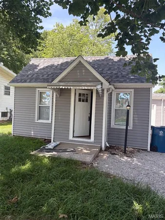 $1,450 | 111 4th Avenue, Edwardsville, IL 62025