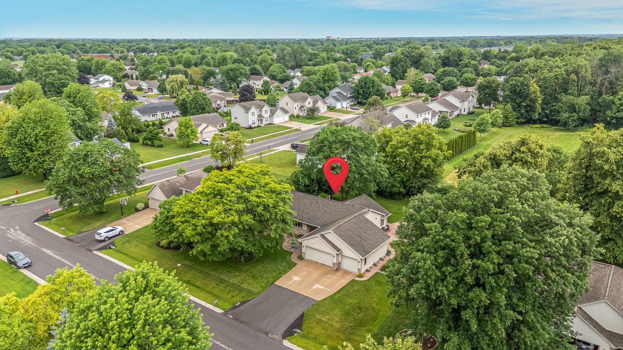 W6674 East Cedar Ridge Drive Appleton, WI 54915 - Photo 3 of 46