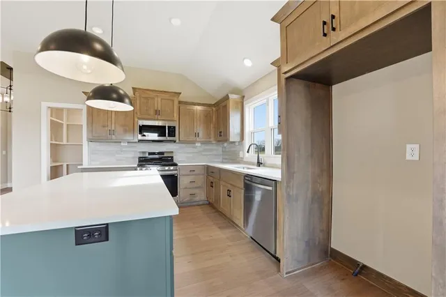 $599,900 | 12160 North Tracy Avenue, Kansas City, MO 64165