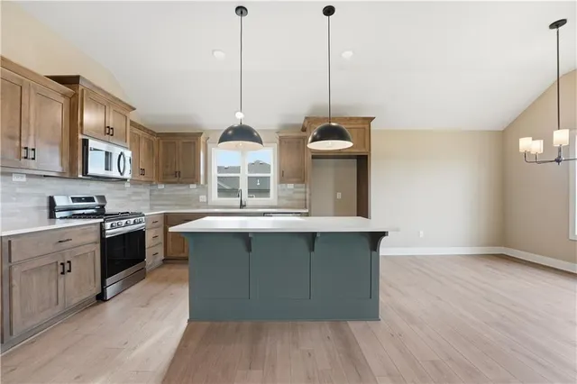 $599,900 | 12160 North Tracy Avenue, Kansas City, MO 64165