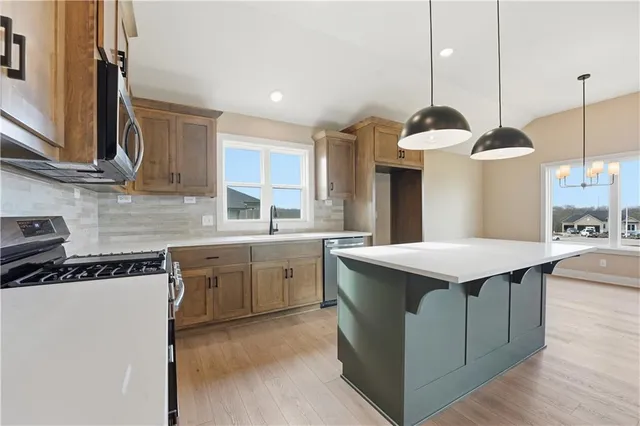 $599,900 | 12160 North Tracy Avenue, Kansas City, MO 64165