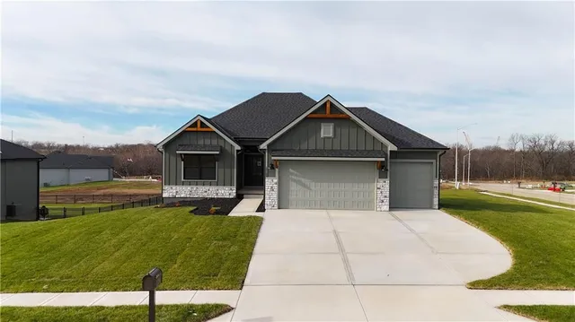 $599,900 | 12160 North Tracy Avenue, Kansas City, MO 64165