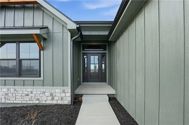 $599,900 | 12160 North Tracy Avenue, Kansas City, MO 64165