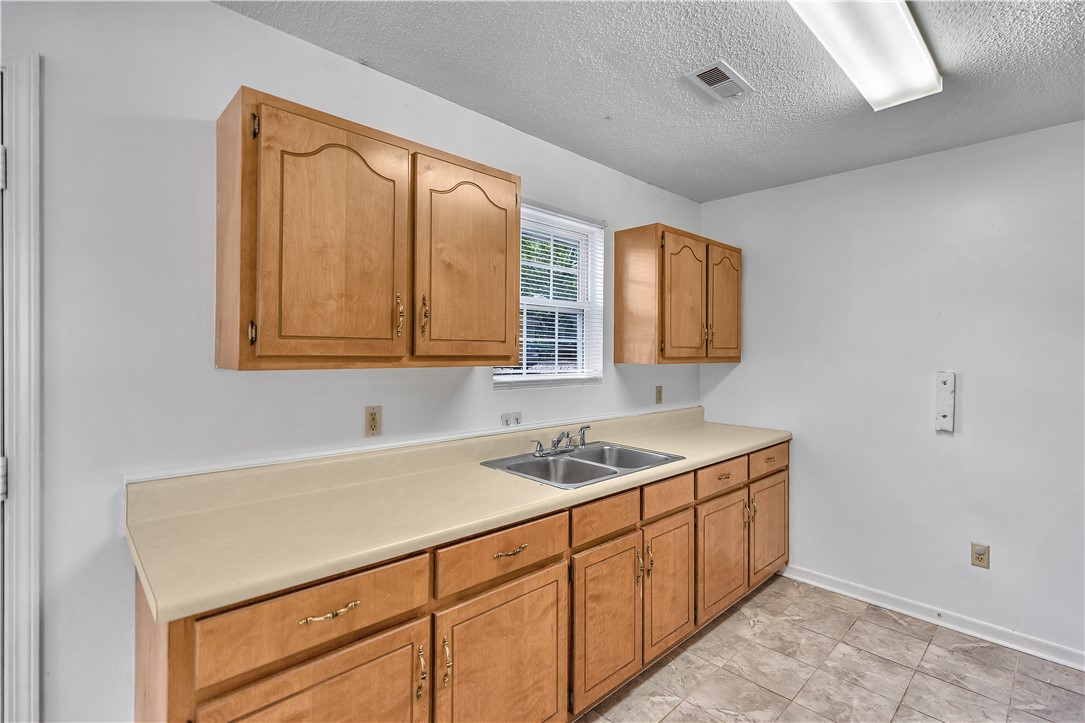 910 Campbell Street Anderson, SC 29624 - Photo 4 of 17