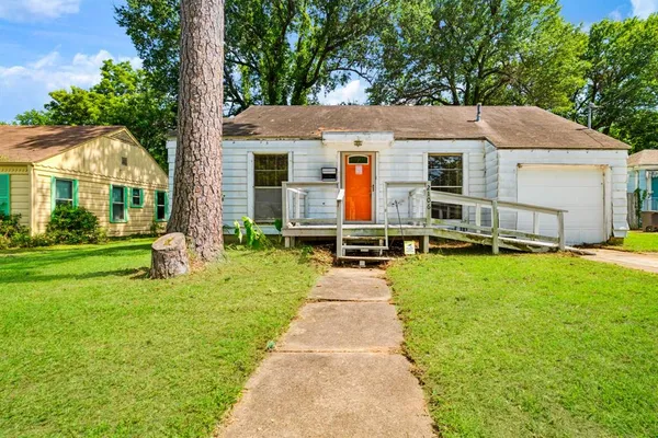 $59,900 | 2106 Cleveland Street, Paris, TX 75460