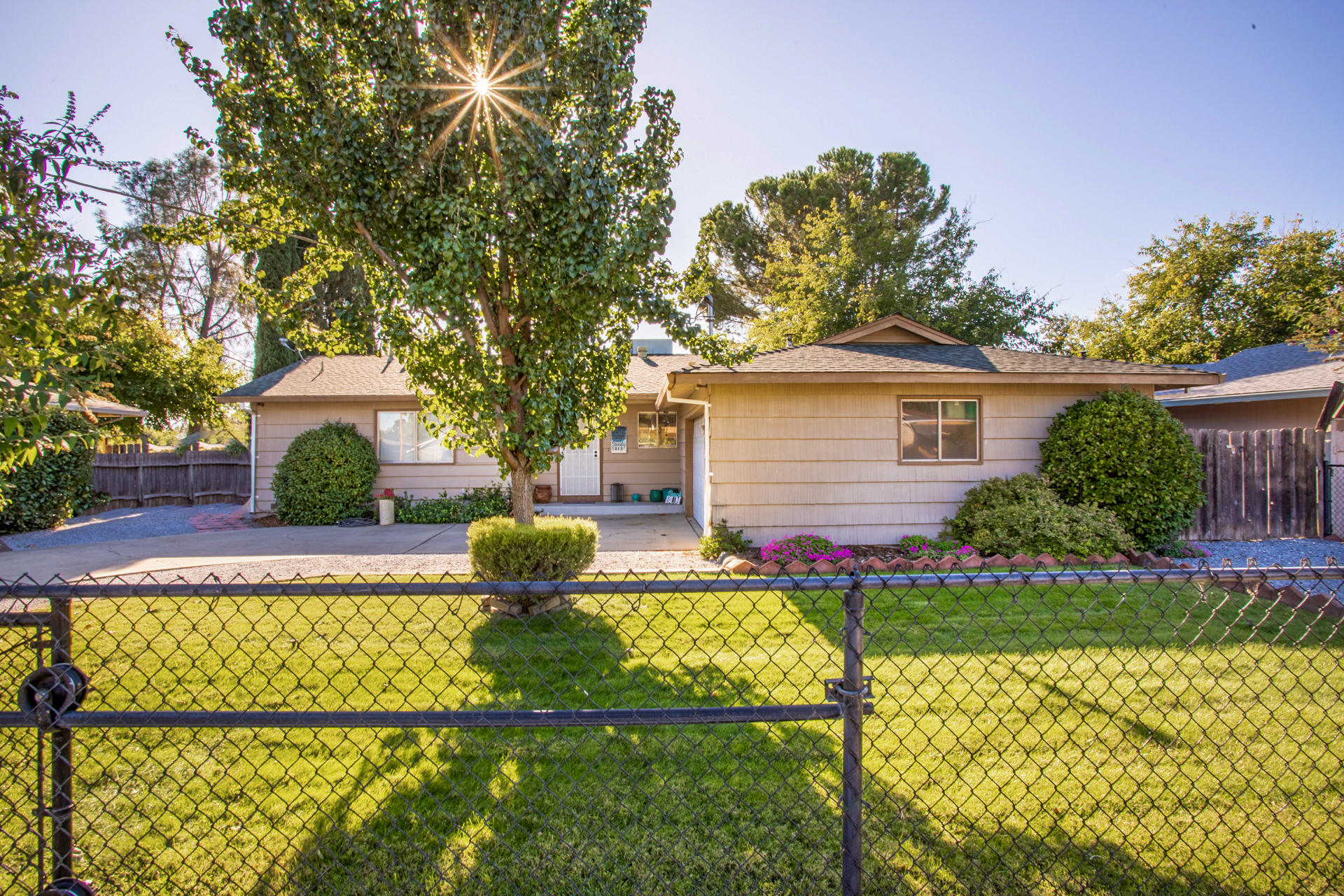 6900 Riverside Drive Redding, CA 96001 - Photo 3 of 28 2 Front