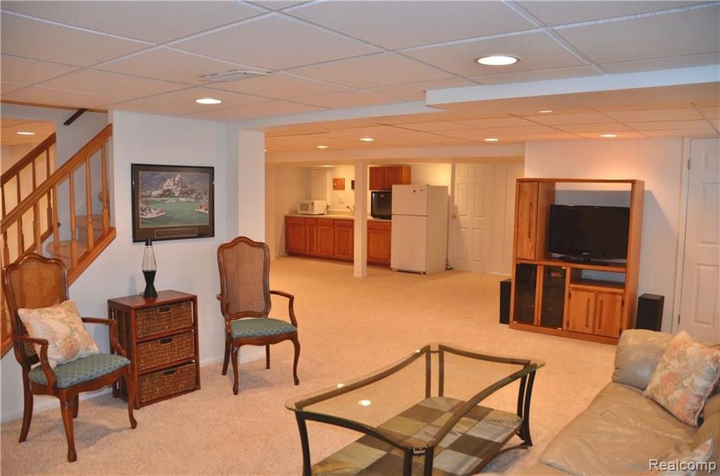 618 Baker Street Rochester Hills, MI 48307 - Photo 21 of 25