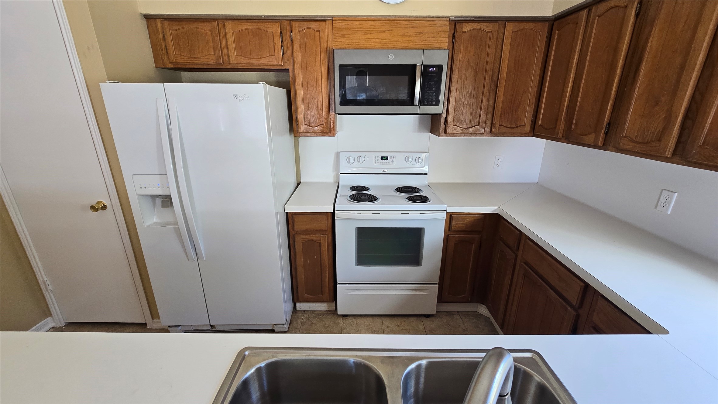 135 April Point Drive North Conroe, TX 77356 - Photo 22 of 28 a kitchen with a refrigerator and a microwave